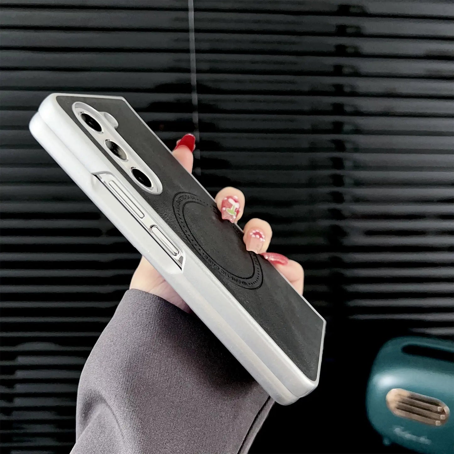 Z Fold Series Vantage Leather MagSafe Case